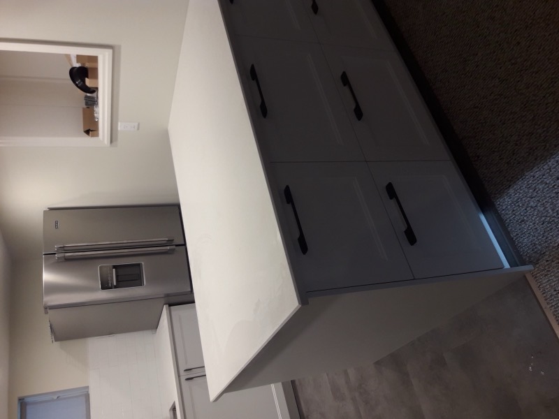 Finished basement by ZoltanBuilds: kitchenette with a quartz-topped island